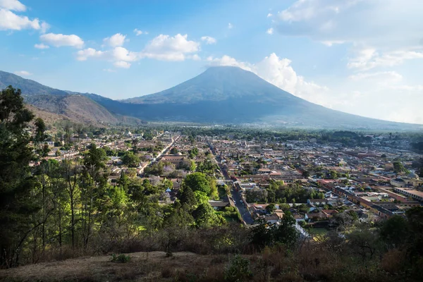Vista sobre Antígua de Cerro de la Cruz, Antígua, Guatemala — Fotografia de Stock