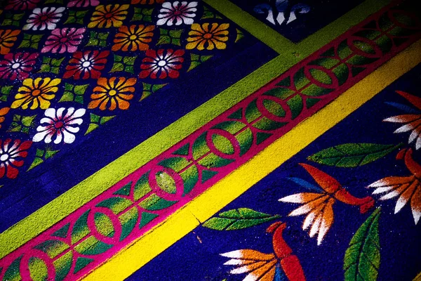 Kwiat Alfobre, trociny, dywan na Semana Santa Wielkanoc w El Calvario, Antigua, Gwatemala — Zdjęcie stockowe