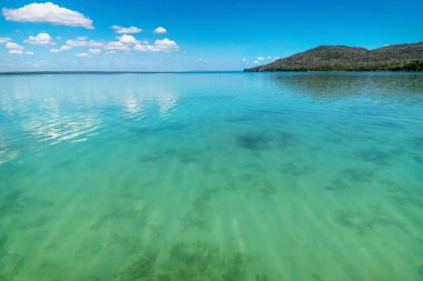 Crododile şekilli tepe, El Remate, Guatemala ile Lago Peten Itza manzarası