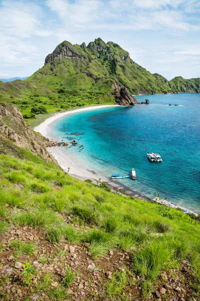 Bahía Palau Padar vertical en el Parque Nacional Komodo, Flores, Indonesia Imágenes De Stock Sin Royalties Gratis