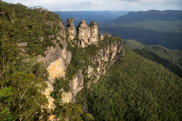 Tre sorelle formazione rocciosa nelle Blue Mountains, Katoomba, Nuovo Galles del Sud, Australia — Foto Stock