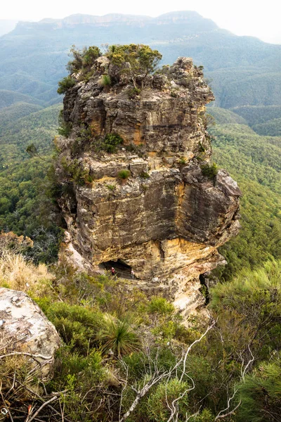 Una delle tre sorelle formazione rocciosa vista aerea verticale, Katoomba, Nuovo Galles del Sud, Australia — Foto Stock