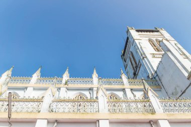 St. George Syro Malabar Katolik Kilisesi 'nin Alappazha, Kerala, Hindistan' daki alçak açılı manzarası