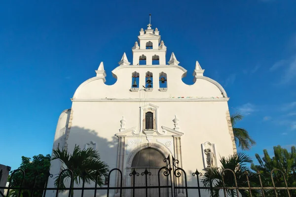 Apoštolská Církev Parroquia Santiago Apostol Modré Bezmračné Obloze Merida Yucatan — Stock fotografie