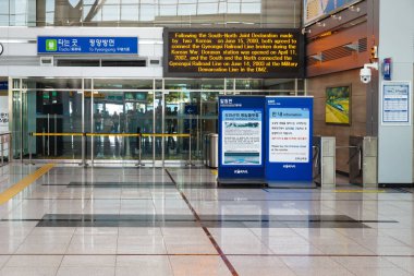 Gyeonggi-do, Güney Kore - 8 Eylül 2017: DMZ 'deki Dorasan Tren İstasyonu' ndaki Pyeongyang 'a giriş alanı