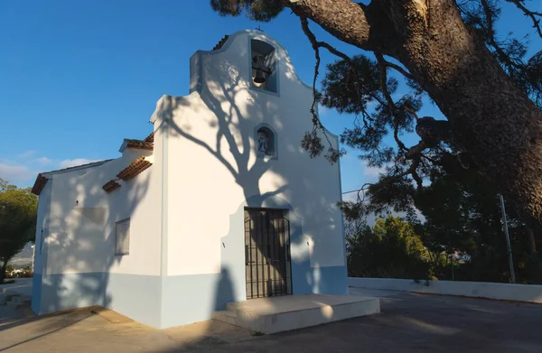 Capilla Blanca Ermita Sant Vicent Iluminada Por Sol Con Sombras — Foto de Stock