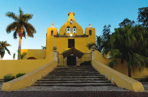 Colonial Yellow Church Bell Tower Santa Isabel Surrounded Palm Trees — Stock fotografie