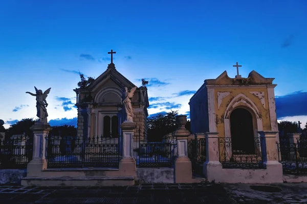 Hřbitovy Kříži Sochami Andělů Soumraku Hřbitově Cementerio General Meridě Yucatan — Stock fotografie