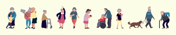 Multitud de personas mayores. Actividades al aire libre senior. Viejos y ancianas caminando. Concepto de actividades de recreo y ocio para personas mayores —  Fotos de Stock