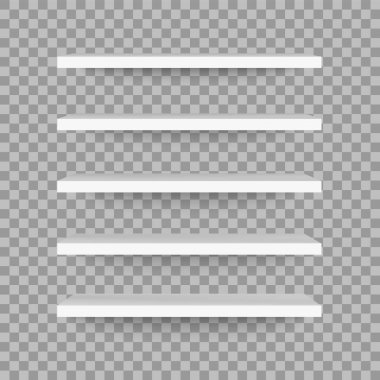 Duvardaki raflar temiz. Süpermarketteki boş tezgah, ön manzara.