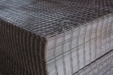 Metal ızgara. Ağır sanayi üretim. Metal haddeleme tesisi