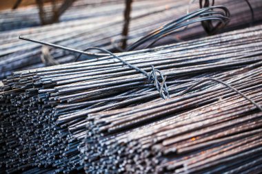 Armatür binaları metalürjik ürünlerin depolandığı depoda bulunmaktadır. Yapısal yapının ögesi.