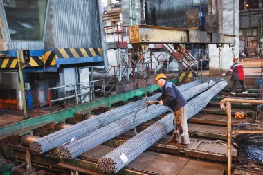 Armatür binaları metalürjik ürünlerin depolandığı depoda bulunmaktadır. Yapısal yapının ögesi.