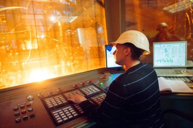 Kontrol paneli. Çelik üretimi için fabrika.