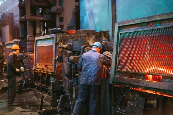 Çelik Fabrikasındaki Işçiler — Stok fotoğraf