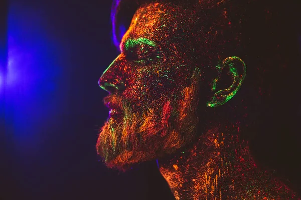 Concepto Retrato Hombre Barbudo Hombre Está Pintado Polvo Ultravioleta —  Fotos de Stock