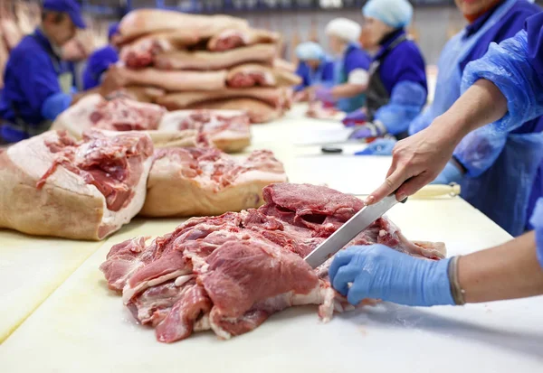 Cutting Meat Slaughterhouse — Stock Photo, Image