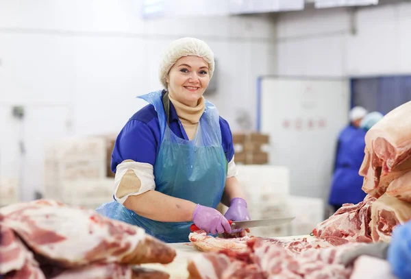 Cutting Meat Slaughterhouse — Stock Photo, Image
