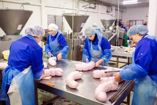 Slagers Die Worst Verwerken Vleesfabriek — Stockfoto