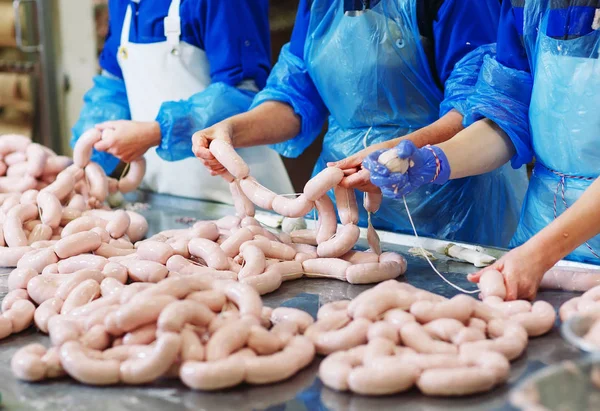 Butchers Processing Sausages Meat Factory — Stock Photo, Image