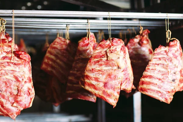 Côtes Fumantes Dans Four Production Saucisses Dans Usine — Photo