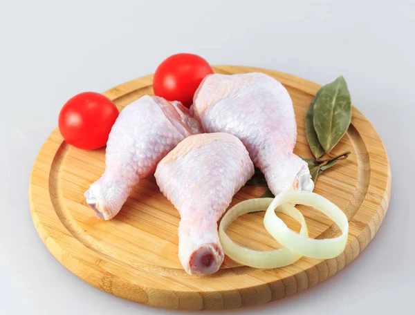 Kaki Ayam Mentah Dengan Latar Belakang Putih — Stok Foto