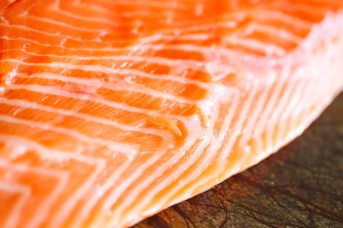 Close-up taze çiğ somon fileto