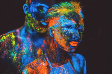 Bir çift aşık flüoresan toz boyalı portresi.