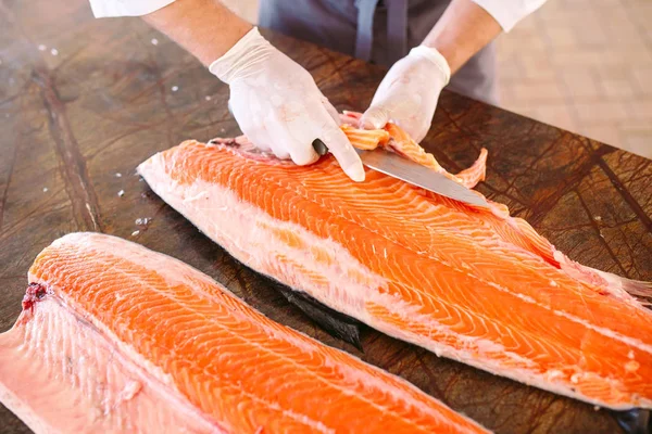 Hands Male Cutting Raw Salmon Fillets Tabletop — Stock Photo, Image