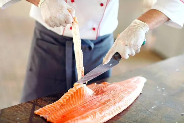 Hands Male Cutting Raw Salmon Fillets Tabletop — Stock Photo, Image