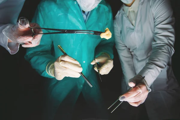 Hands Close Surgeons Holding Medical Instruments Surgeon Makes Operation — Stock Photo, Image