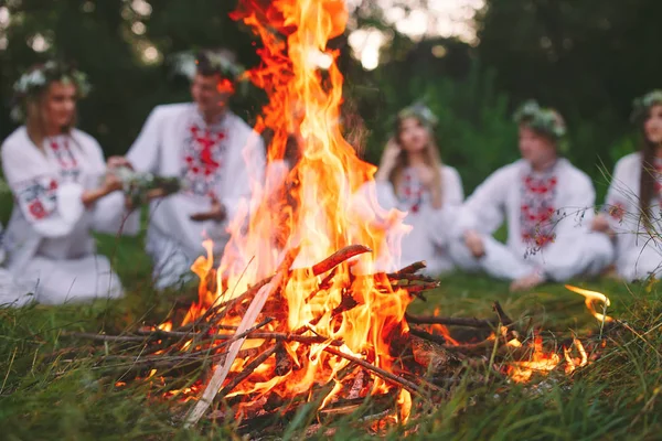 Midsummer Young People Slavic Clothes Sitting Woods Fire — Stock Photo, Image