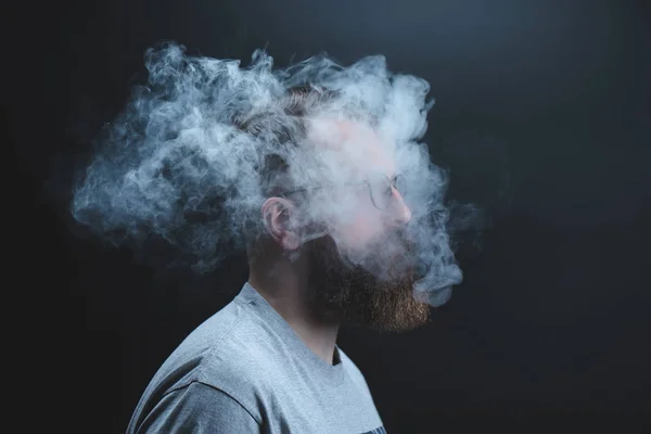 Konzept Rauch Umhüllte Den Kopf Des Mannes Porträt Eines Bärtigen — Stockfoto