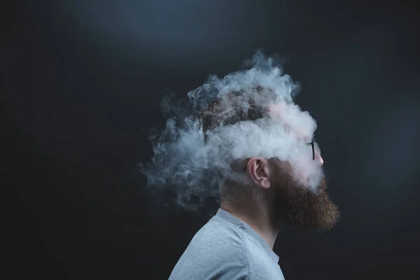 Konzept Rauch Umhüllte Den Kopf Des Mannes Porträt Eines Bärtigen — Stockfoto