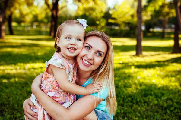 Happy mom and daughter smiling at nature — Stock Photo, Image