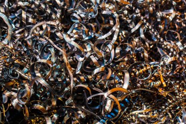 Bükümlü spiral çelik metal talaşları kapatın.