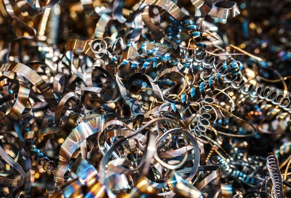 Gros plan torsadé spirale en acier copeaux de métal . — Photo
