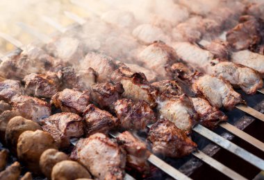 sığır eti ve domuz eti Biftek Barbekü ızgara.