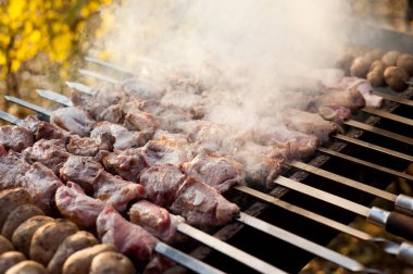 sığır eti ve domuz eti Biftek Barbekü ızgara.