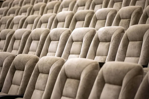 Esvaziar assentos confortáveis em um teatro, cinema — Fotografia de Stock
