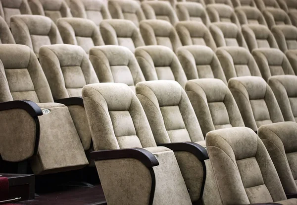 Tomma bekväma säten i en teater, bio — Stockfoto
