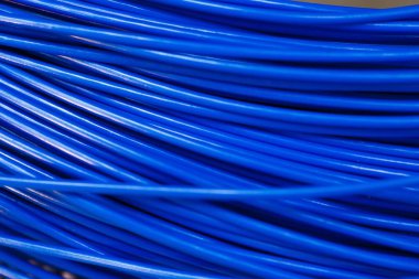 bir rulo mavi kabloyu arka plan olarak kapatın