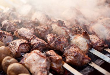 sığır eti ve domuz eti Biftek Barbekü ızgara.