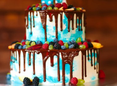 Meyve Düğün Pastası tatlı tedavi ve tatlı olarak.