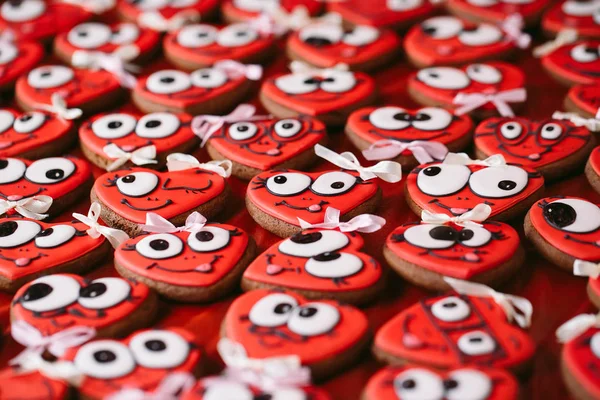 Bolachas do Dia dos Namorados. Biscoitos em forma de coração para dia dos namorados . — Fotografia de Stock