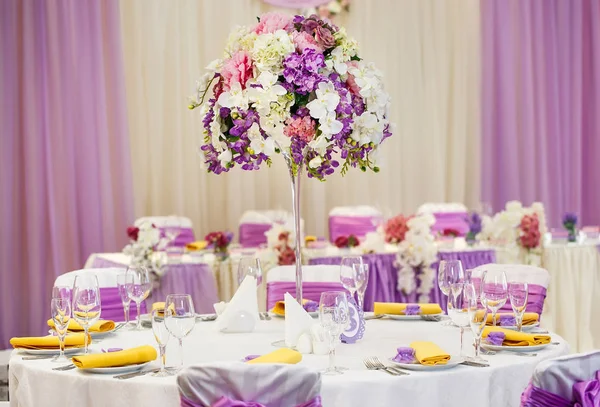 Table set for wedding or another catered event dinner — Stock Photo, Image