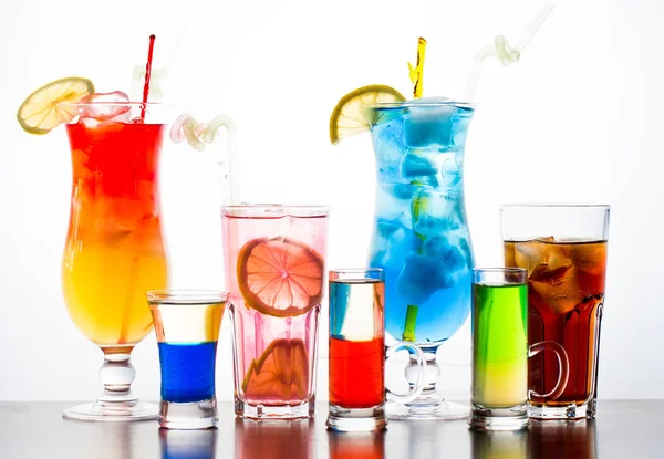 Colorful cocktails on the white backgroung on the table — Stock Photo, Image