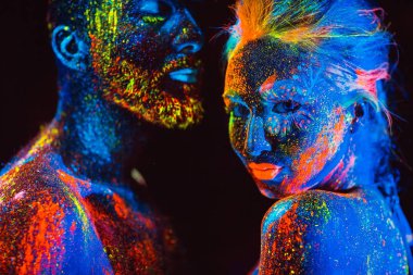 Bir çift aşık flüoresan toz boyalı portresi