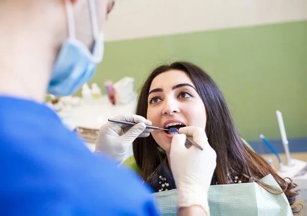 The patient at the dentist. Dental clinic. — Stock Photo, Image