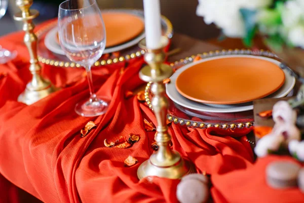 Terracotta color dinner table set. Romantic dinner for two person. — Stock Photo, Image